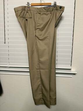 Amazon Essentials Slim Dress Pants Size 40W x 29L Tan Khaki